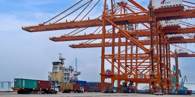 厦门港内贸集装箱班轮航线26条，营业同比增添26.3%